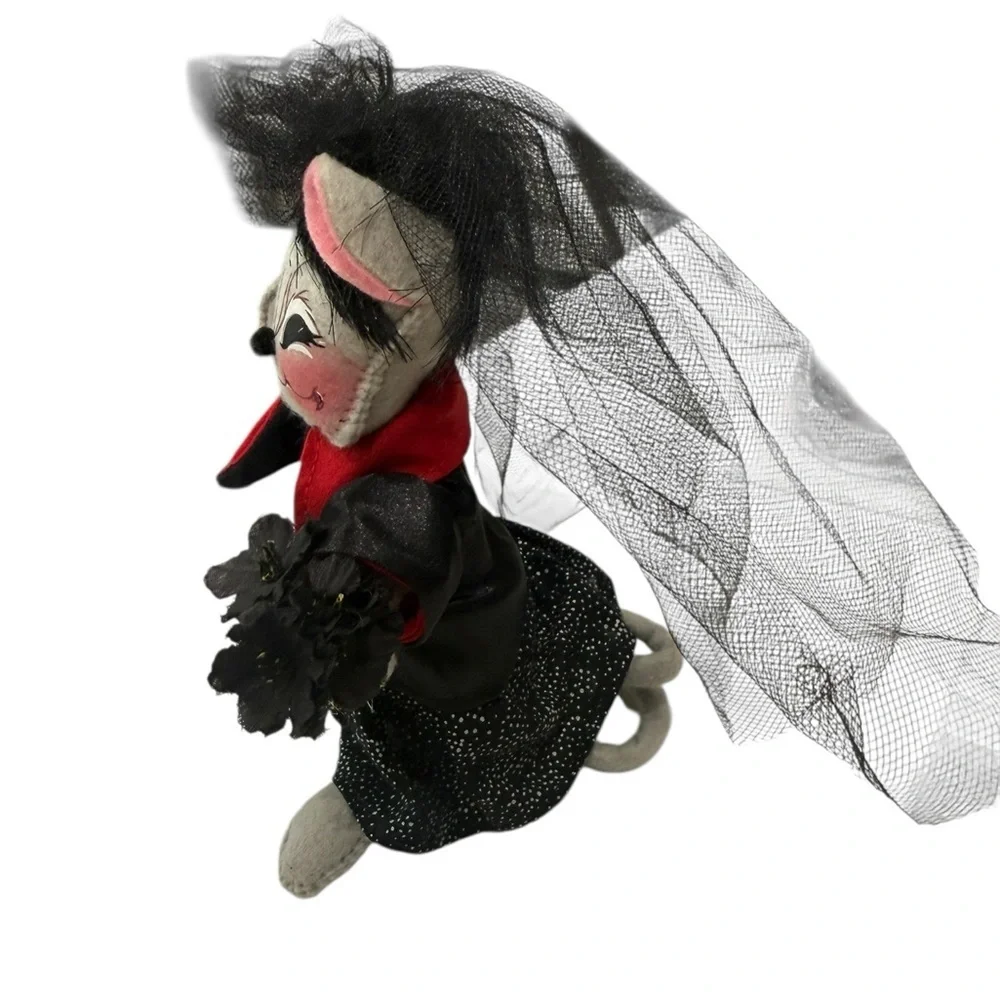 Annalee Dracula Bride Mouse 6 inch 2019 Black Flowers Black Veil